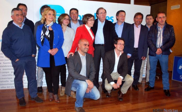 Herrera, con algunos candidatos a las municipales y autonómicas del PP. / SN