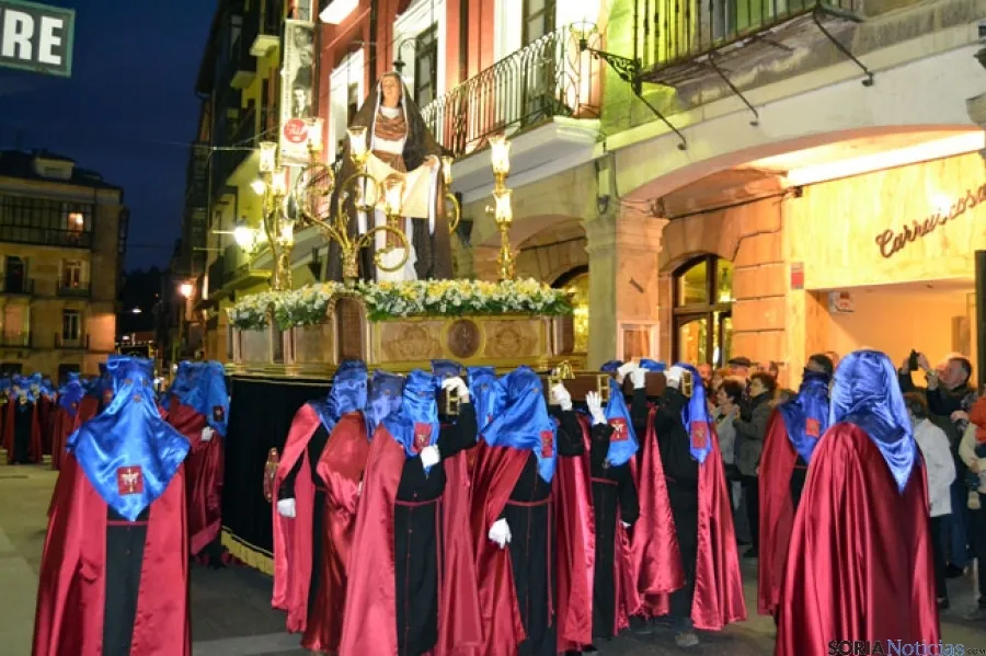 Foto 6 - Multitudinario Viernes Santo en la capital