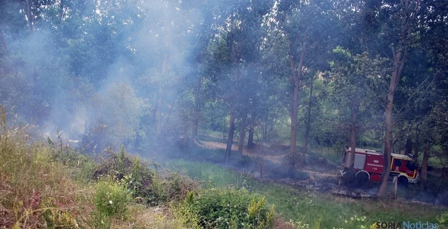 Imagen del incendio frente a la estación de RENFE. / SN
