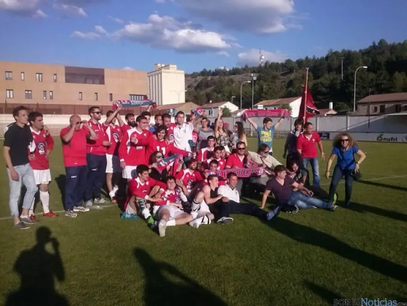 La afición del Piqueras con su equipo