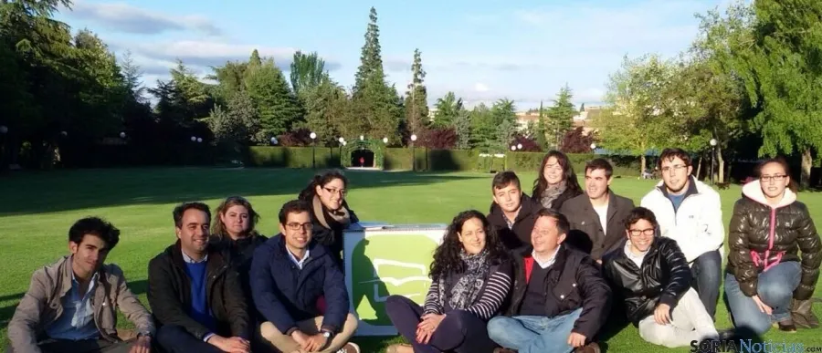 Sainz, junto a los jóvenes populares. 