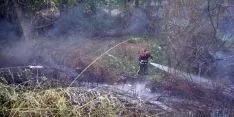 Imagen del incendio frente a la estación de RENFE. / SN