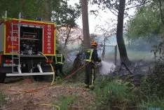 Imagen del incendio frente a la estación de RENFE. / SN
