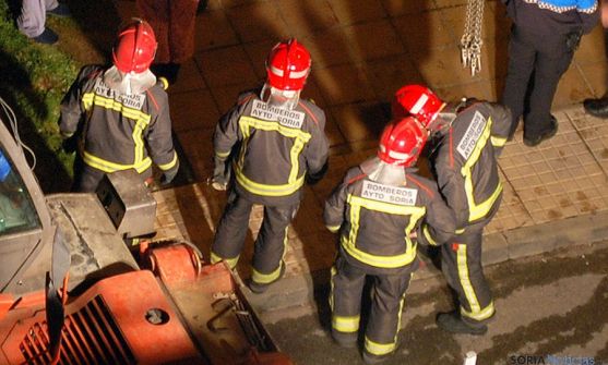 Un grupo de bomberos de Soria en una actuación en la capital. / SN