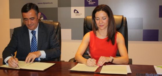 Firma convenio Diputación y Colegio de Farmaceúticos