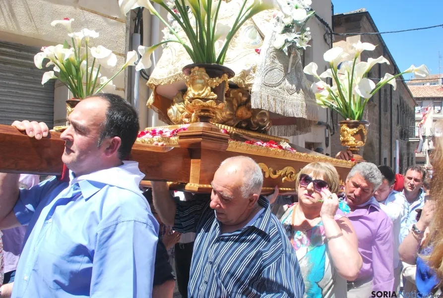 Foto 2 - El &lsquo;dulce&rsquo; peso de la Virgen