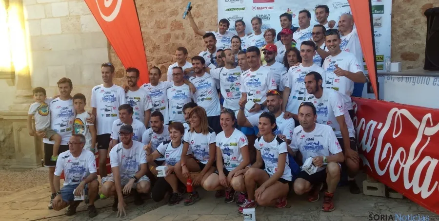Foto de familia de los participantes.