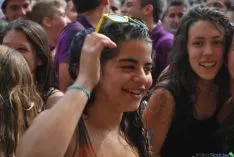 Caluroso arranque de Las Bailas este lunes sanjuanero. / SN