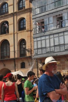 Caluroso arranque de Las Bailas este lunes sanjuanero. / SN