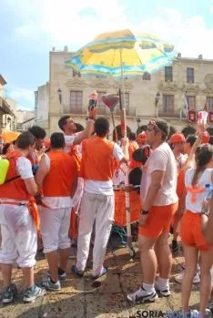 Caluroso arranque de Las Bailas este lunes sanjuanero. / SN