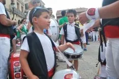 Caluroso arranque de Las Bailas este lunes sanjuanero. / SN
