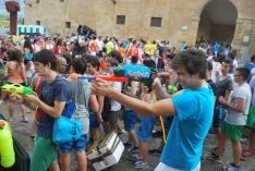 Caluroso arranque de Las Bailas este lunes sanjuanero. / SN