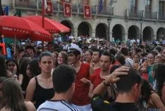 Caluroso arranque de Las Bailas este lunes sanjuanero. / SN