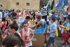 Caluroso arranque de Las Bailas este lunes sanjuanero. / SN