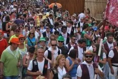 Caluroso arranque de Las Bailas este lunes sanjuanero. / SN