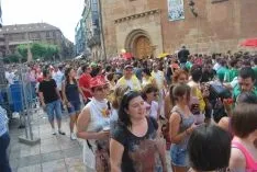 Caluroso arranque de Las Bailas este lunes sanjuanero. / SN