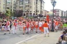 Caluroso arranque de Las Bailas este lunes sanjuanero. / SN