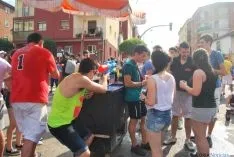 Caluroso arranque de Las Bailas este lunes sanjuanero. / SN