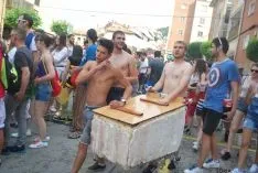 Caluroso arranque de Las Bailas este lunes sanjuanero. / SN