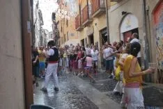 Caluroso arranque de Las Bailas este lunes sanjuanero. / SN