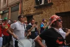 Caluroso arranque de Las Bailas este lunes sanjuanero. / SN