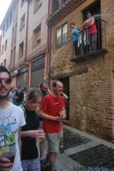 Caluroso arranque de Las Bailas este lunes sanjuanero. / SN