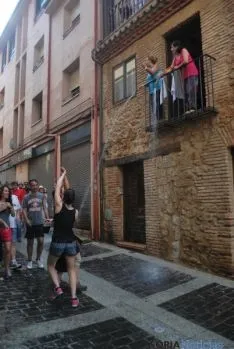 Caluroso arranque de Las Bailas este lunes sanjuanero. / SN
