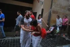 Caluroso arranque de Las Bailas este lunes sanjuanero. / SN
