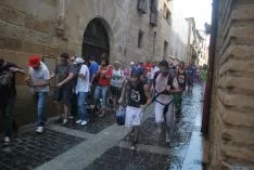 Caluroso arranque de Las Bailas este lunes sanjuanero. / SN