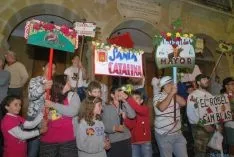 Las cuadrillas, en la plaza Mayor. / SN
