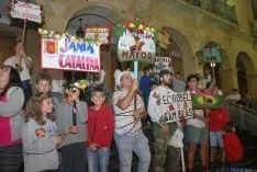 Las cuadrillas, en la plaza Mayor. / SN