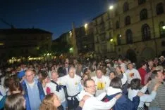 Las cuadrillas, en la plaza Mayor. / SN