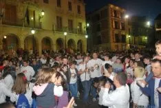 Las cuadrillas, en la plaza Mayor. / SN