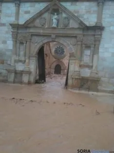 Foto 5 - El agua inunda Santa Mar&iacute;a de Huerta y derriba el cementerio