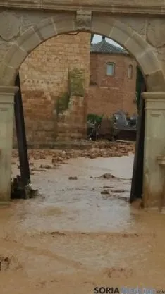 Foto 3 - El agua inunda Santa Mar&iacute;a de Huerta y derriba el cementerio