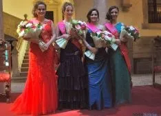 La reina y las damas de honor para los Milagros. / SN