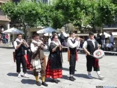 Autoridades y dulzaineros