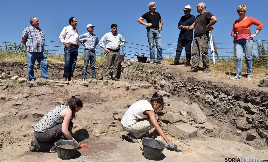 Visita institucional al yacimiento. / Jta.