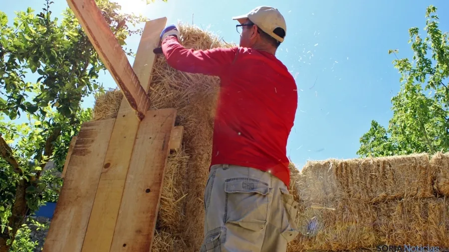 Labores de bioconstrucción en Conquezuela.