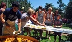 Camaretas celebraba este sábado su multitudinaria comida vecinal.  / SN