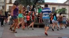 Imagen del ambiente vivido esta tarde de sábado en la plaza del Olivo. / SN