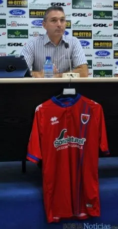 La nueva equipación del CD Numancia. / SN