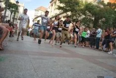 Imagen del ambiente vivido esta tarde de sábado en la plaza del Olivo. / SN