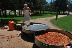 Camaretas celebraba este sábado su multitudinaria comida vecinal.  / SN