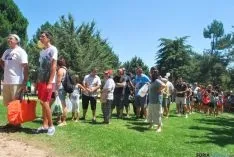 Camaretas celebraba este sábado su multitudinaria comida vecinal.  / SN