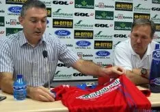 La camiseta es impermeable. / SN