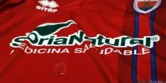 La camiseta es impermeable. / SN