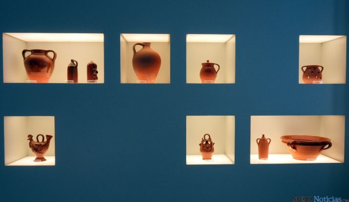 Una imagen de la exposición de cerámica en Quintana.