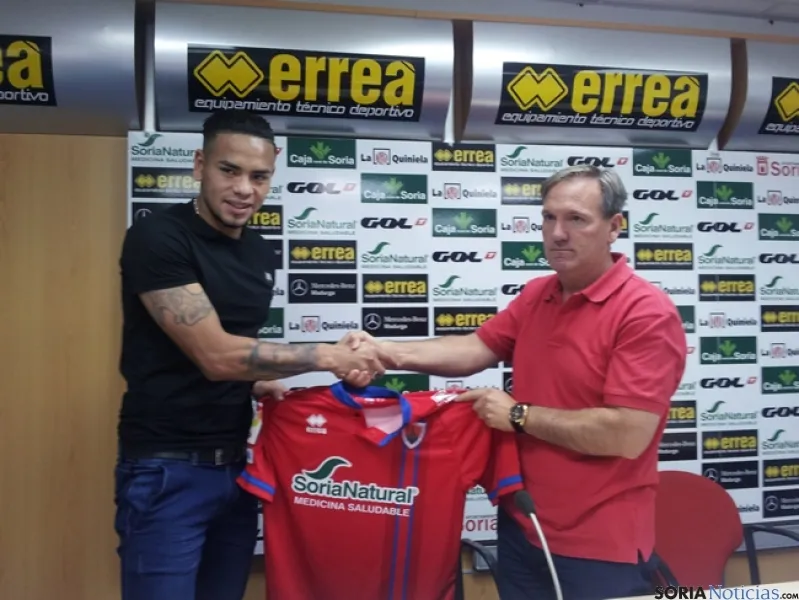 Alex Callens como nuevo jugador del Numancia
