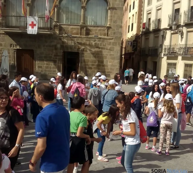 Los participantes en la plaza Mayor. / SN
